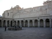 Arequipa, patio behind the church La Compañia 